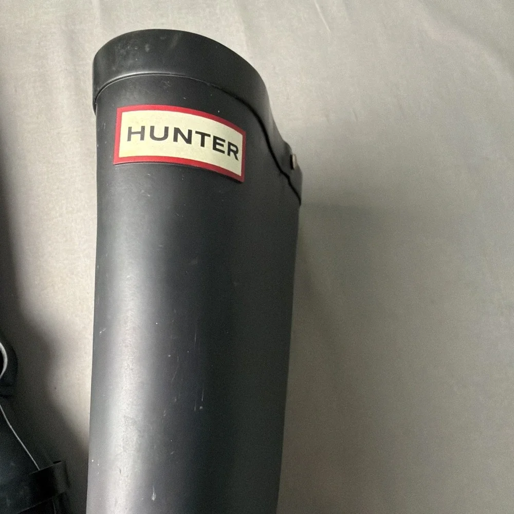 Hunter see photos